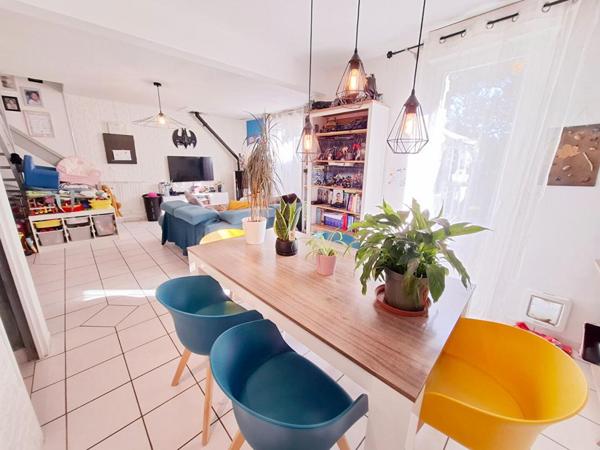 Espace, confort et lumière pour cette maison aux portes du centre ville