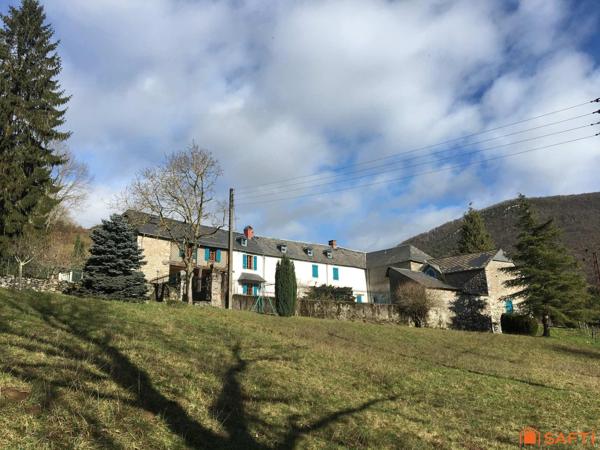 Magnifique ferme de 1828 comprenant deux logements indépendants sur 4290 m2 de terrain