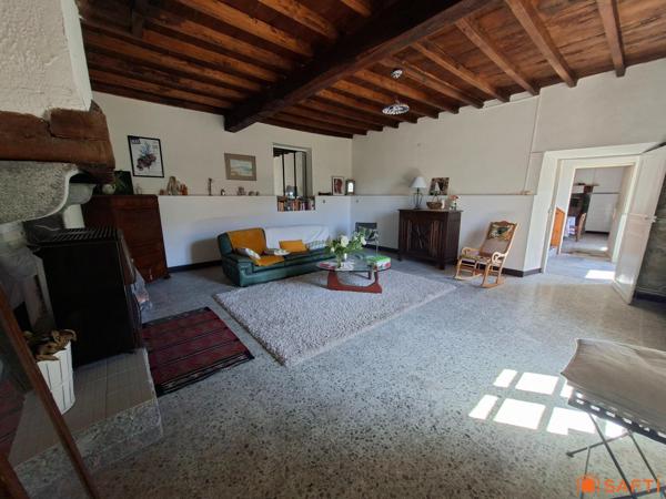 Magnifique ferme de 1828 comprenant deux logements indépendants sur 4290 m2 de terrain