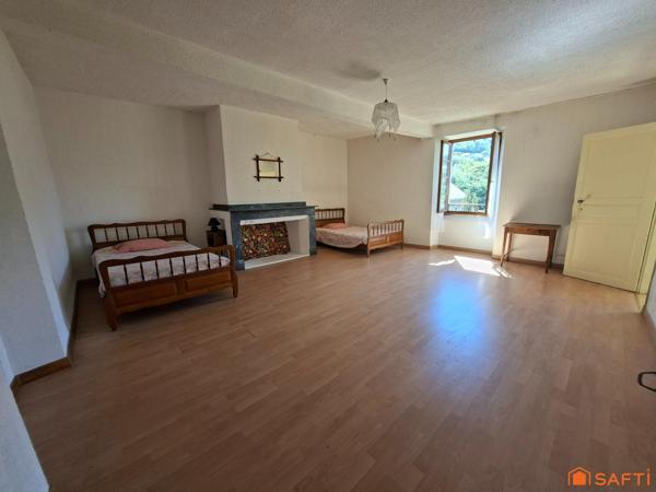 Magnifique ferme de 1828 comprenant deux logements indépendants sur 4290 m2 de terrain