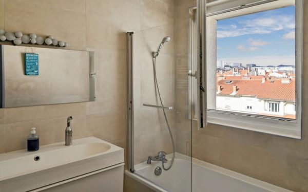 Appartement à vendre    5 pièces • 99,20 m2 Lyon 6