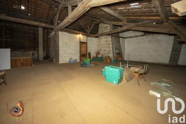 Maison traditionnelle 9 pièces de 220 m² à Villeneuve-de-Marsan (40190)