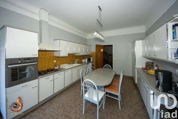 Maison traditionnelle 9 pièces de 220 m² à Villeneuve-de-Marsan (40190)