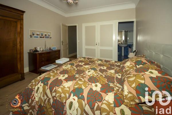 Maison traditionnelle 9 pièces de 220 m² à Villeneuve-de-Marsan (40190)