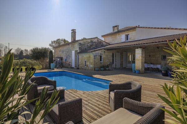 Maison
         8 pièces
        - 252 m² Bien prestige