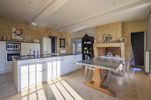 Maison
         8 pièces
        - 252 m² Bien prestige