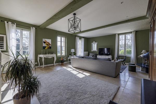 Maison
         8 pièces
        - 252 m² Bien prestige