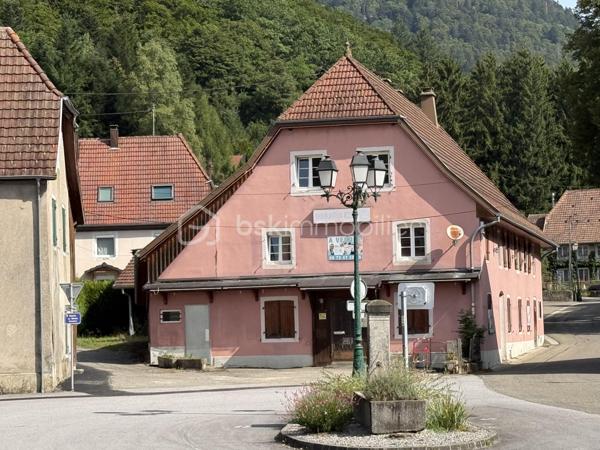 Maison de village de 303 m²