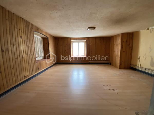 Maison de village de 303 m²