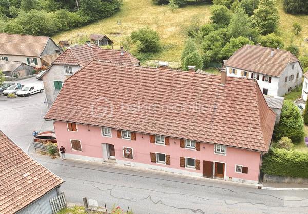 Maison de village de 303 m²