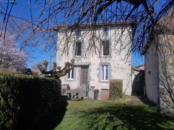 MAISON EN PIERRE AVEC DEPENDANCES A 10mn d' AURILLAC