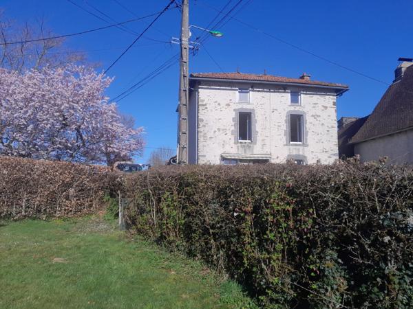 MAISON EN PIERRE AVEC DEPENDANCES A 10mn d' AURILLAC