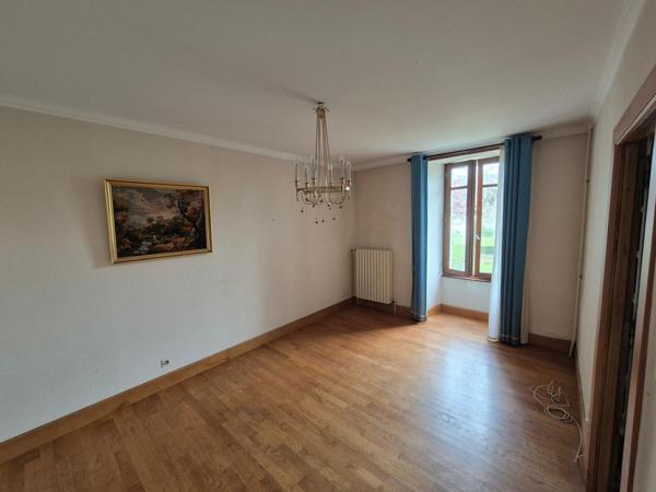 MAISON EN PIERRE AVEC DEPENDANCES A 10mn d' AURILLAC