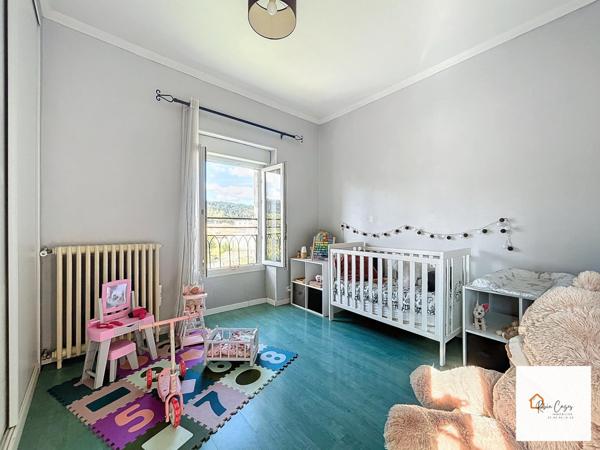 Maison T7 de 160m² avec jardin, caves et garages