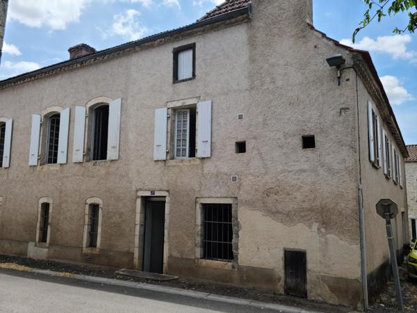 Maison en pierre de charme. Garage Terrasse Jardin