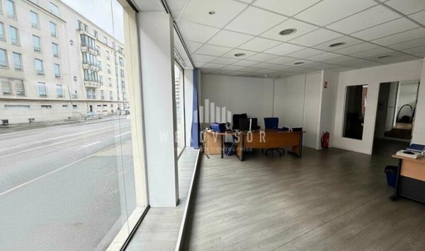 A LOUER : LOCAL COMMERCIAL DE 60,39 M² AVEC 5 STATIONNEMENTS PRIVATIFS