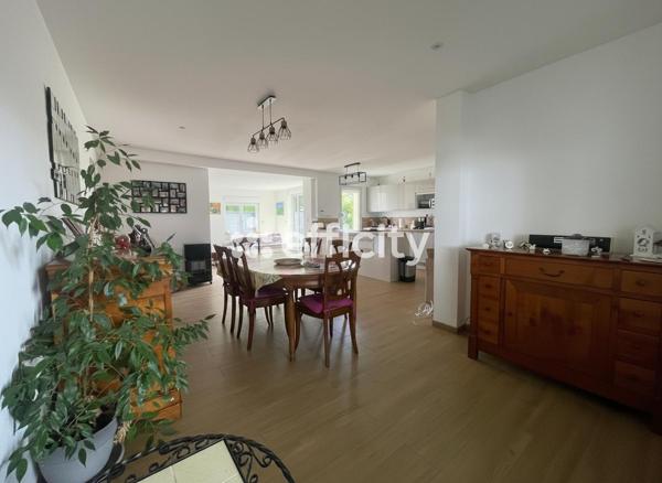 Maison
         4 pièces
        - 92 m² 245 000 € *