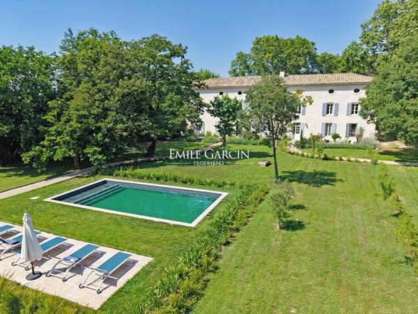 A vendre - Bastide de 1780 au coeur d'un hectare avec piscine et dépendance.