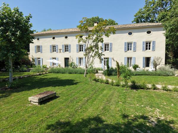 A vendre - Bastide de 1780 au coeur d'un hectare avec piscine et dépendance.