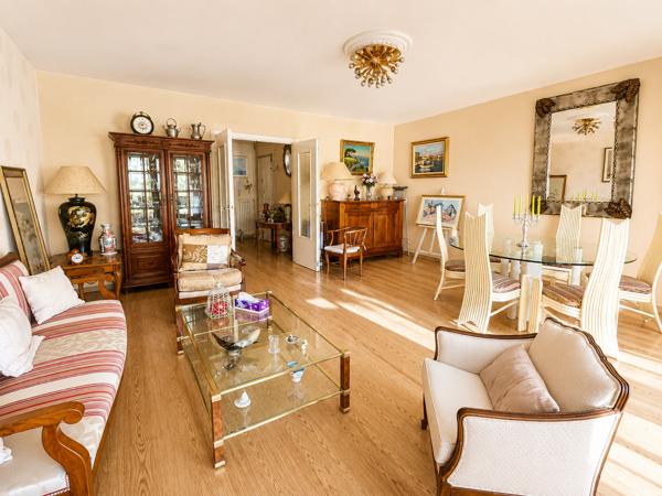 Appartement
         3 pièces
        - 84 m² Exclusivité 165 000 € *