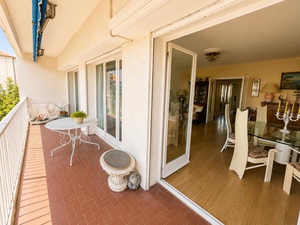 Appartement
         3 pièces
        - 84 m² Exclusivité 165 000 € *
