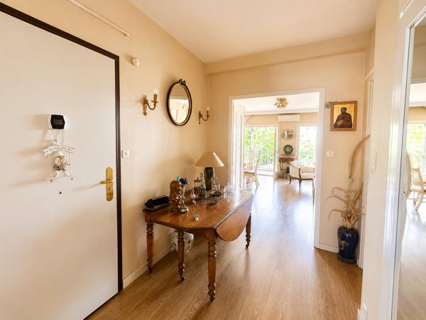 Appartement
         3 pièces
        - 84 m² Exclusivité 165 000 € *