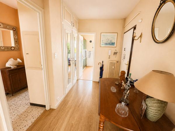 Appartement
         3 pièces
        - 84 m² Exclusivité 165 000 € *