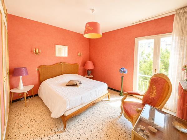 Appartement
         3 pièces
        - 84 m² Exclusivité 165 000 € *