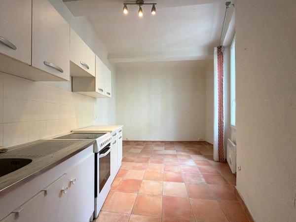 A VENDRE 84120 PERTUIS MAISON DE VILLE TYPE 4 PIECES SUR PLUSIEURS NIVEAUX