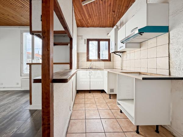 Montreuil  Maison 68.5 m² divisée en 2 appartements, fort potentiel locatif