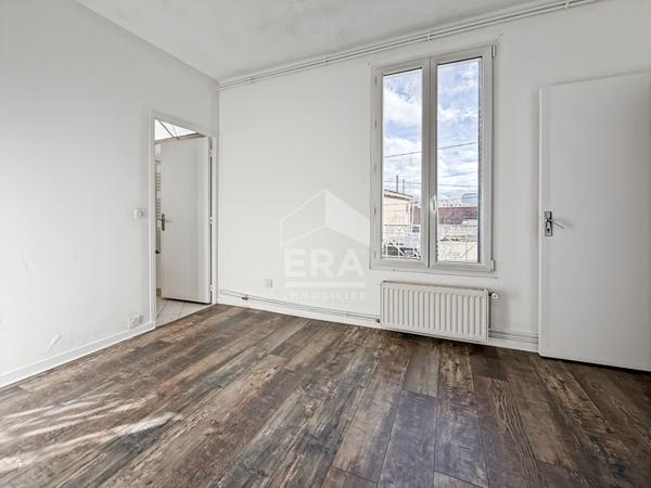 Montreuil  Maison 68.5 m² divisée en 2 appartements, fort potentiel locatif