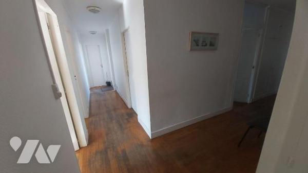 MAUBEUGE CENTRE VILLE PLACE DE LA CONCORDE, local professionnel de 147 m2 situé au premier étag...