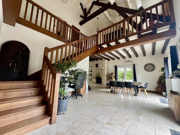 Maison à vendre |  Saint-Amand-Montrond |  9 pièces | 240 m²