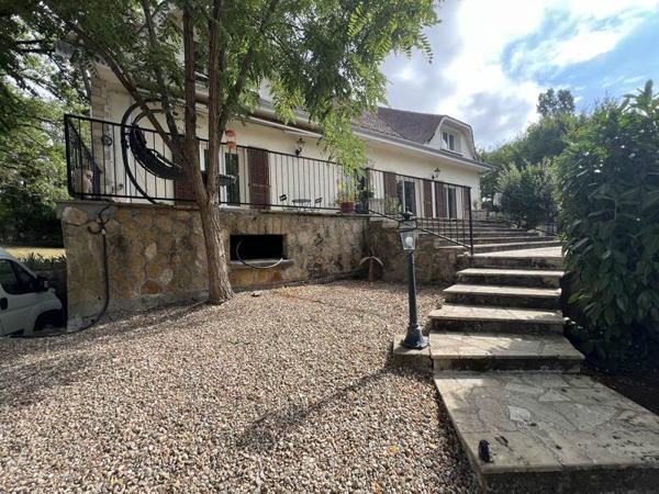 Maison à vendre |  Saint-Amand-Montrond |  9 pièces | 240 m²