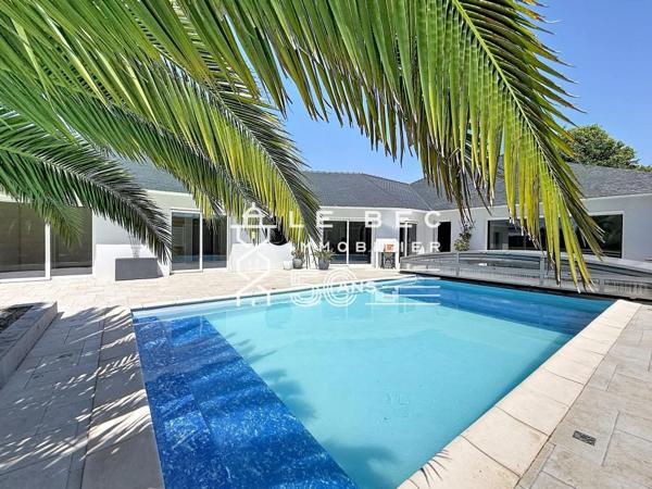 RIANTEC : Charmante maison de plain-pied avec piscine
