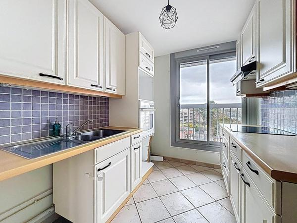 Appartement 3 pièces balcon parking ascenseur