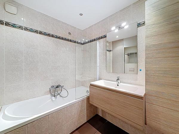 Appartement 3 pièces balcon parking ascenseur