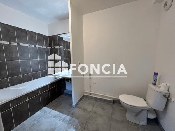 Location Appartement 2 pièces 40.56 m² - 5 ET 7 BOULEVARD DE LA REPUBLIQUE La Crau 83260