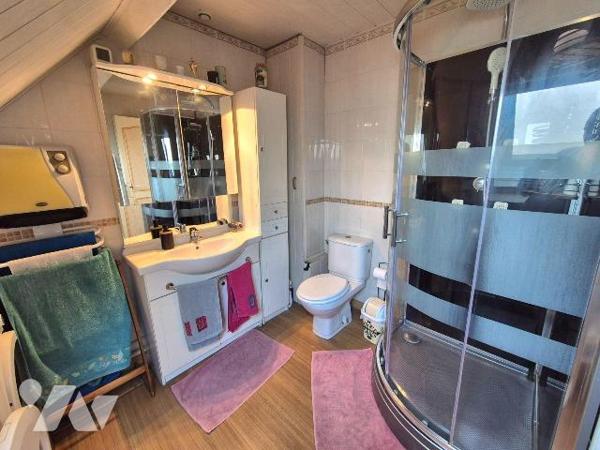 A 15-20 minutes de Troyes et agglomération, dans la commune dynamique de Savières, venez découv...