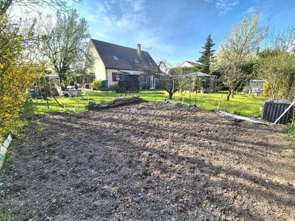 A 15-20 minutes de Troyes et agglomération, dans la commune dynamique de Savières, venez découv...