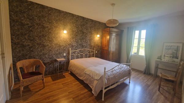 Maison - 7 pièces - 202 m²