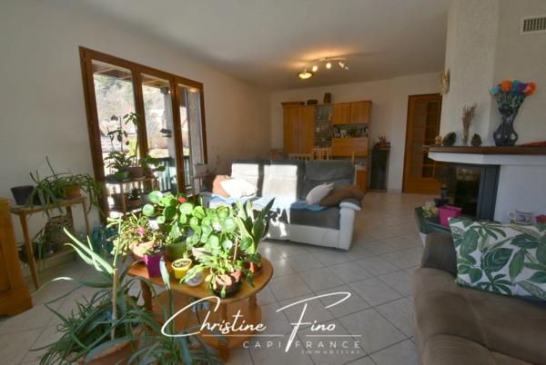 BRIANCON MAISON AVEC JARDIN PROCHE COMMERCES