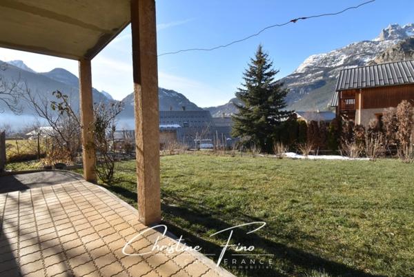 BRIANCON MAISON AVEC JARDIN PROCHE COMMERCES