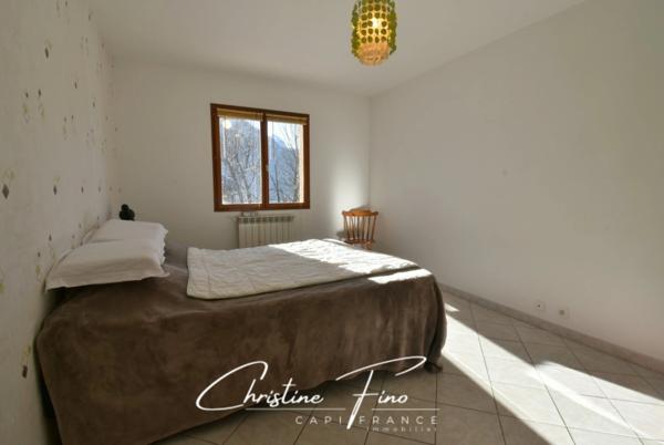 BRIANCON MAISON AVEC JARDIN PROCHE COMMERCES