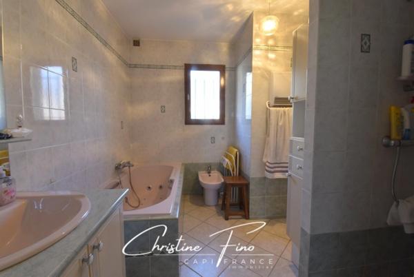 BRIANCON MAISON AVEC JARDIN PROCHE COMMERCES