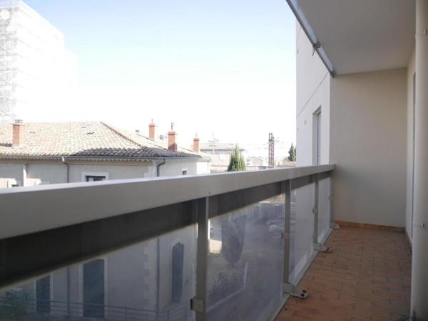 Centre ville de Nîmes,  quartier " Gare - Préfecture ", 11, rue Court de Gébelin, T3, garage et cave