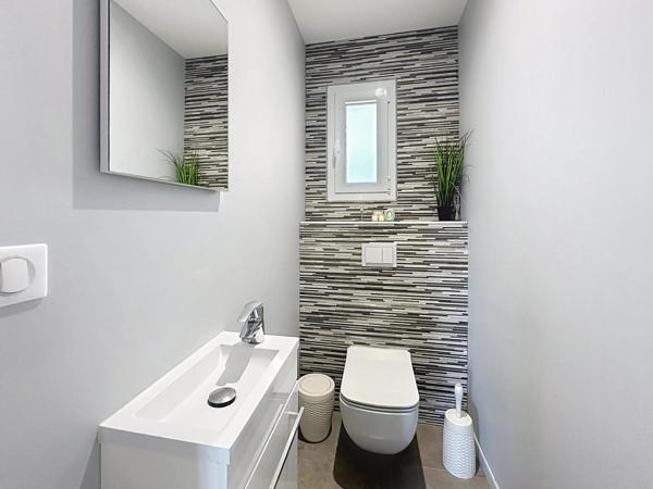 Maison de 158 m2 avec 4 chambres , sous-sol et piscines