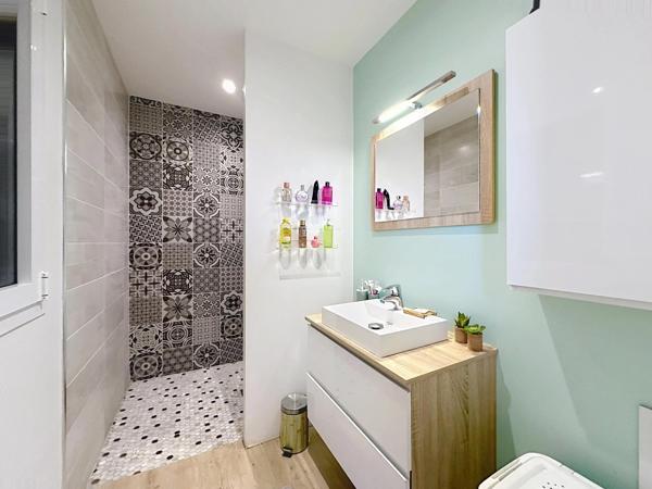 Maison de 158 m2 avec 4 chambres , sous-sol et piscines