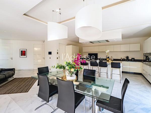 Chessy - Propriété contemporaine d'exception de 268 m² avec piscine chauffée