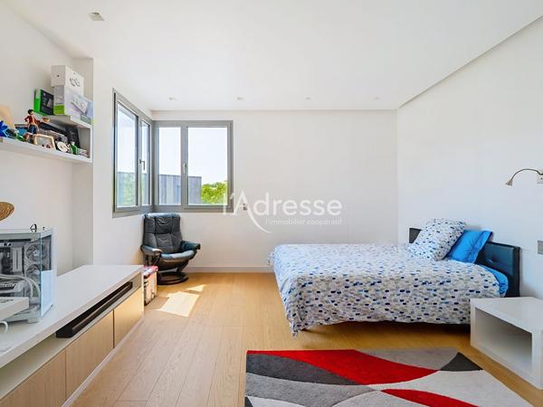 Chessy - Propriété contemporaine d'exception de 268 m² avec piscine chauffée